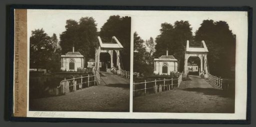View of the 's Gravelandsche Gate in Weesp