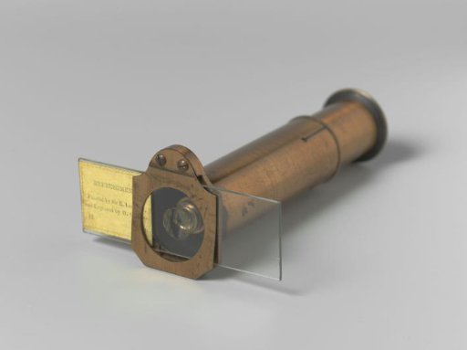 Box with 5 microphotographs, 1 preparation with animal tissue, and a viewer