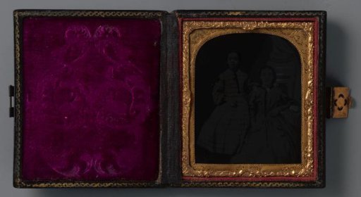 Portrait of two unknown girls