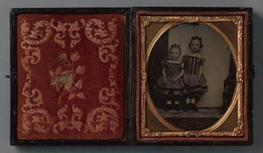 Portrait of two unknown girls
