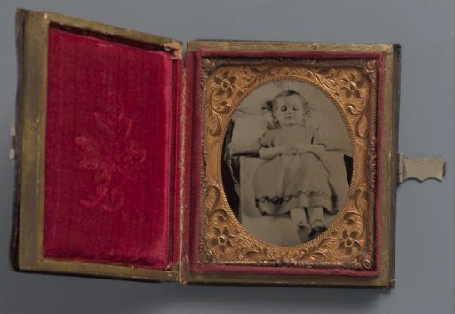 Post-mortem portrait of an unknown child