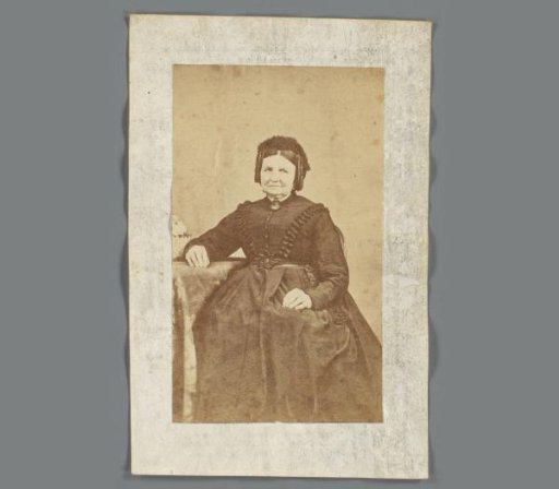 Portrait of Wilhelmina Jacoba van Giessen on a prayer card