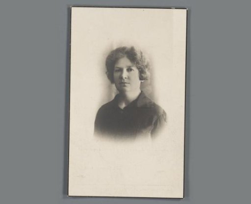 Portrait of Julie Sonck on a prayer card