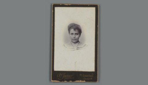 Miniature portrait of an unknown woman, named Henriette