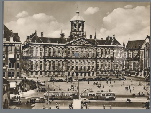 Phonograph card: postcard of the Royal Palace on the Dam, with grooves for a gramophone record