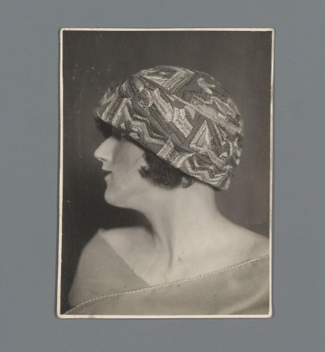 Shop window mannequin with embroidered hat no. 39 from the Wiener Werkstätte