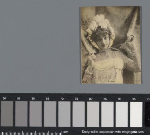 Portrait of an unknown woman, designated as Frese, advertisement for Sigarrillos Fé