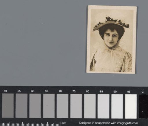 Portrait of an unknown woman with hat, advertisement for Mafiadis et Cie