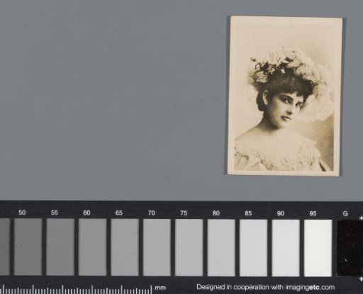 Portrait of an unknown woman with a hat, advertisement for Mafiadis et Cie in Constantinople