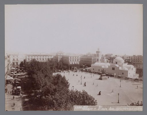 View of the place du Gouvernement (now the place des Martyrs) with the Djamaʽa el Djedid on the right in Algiers