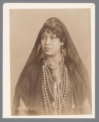 Portrait of an unknown Fellah woman.