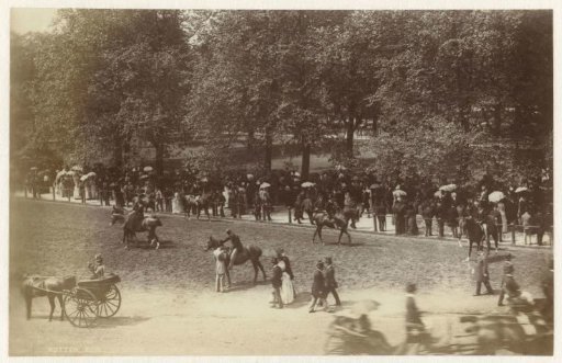 Flâneurs and horsemen on Rotten Row in Hyde Park, London