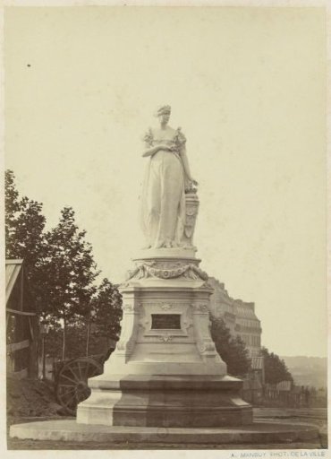 Statue of Joséphine de Beauharnais in Paris