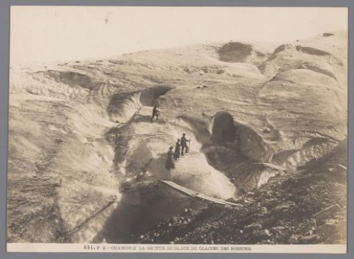 Hikers on the Bossons Glacier in Chamonix
