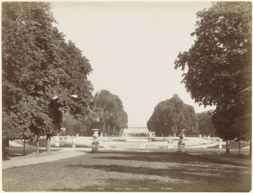 Park of Saint-Cloud, in the distance the ruins of the Palace of Saint-Cloud