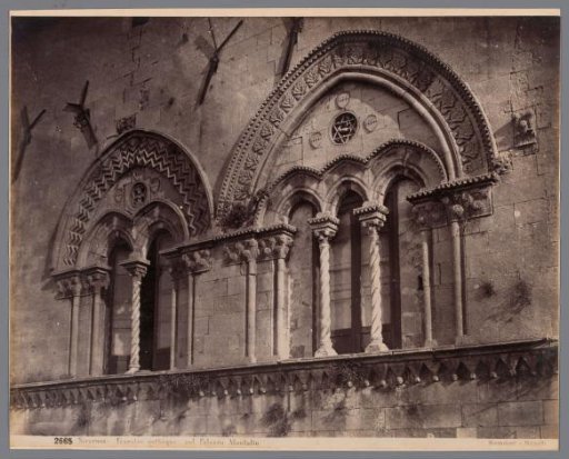 Gothic windows in the façade of the Palazzo Montalto in Syracuse