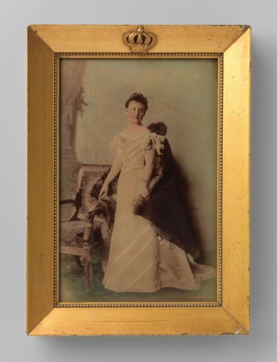 Portrait of Queen Wilhelmina, standing next to a chair