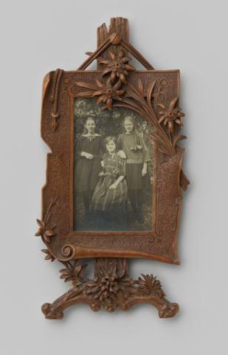 Portrait of three unknown girls