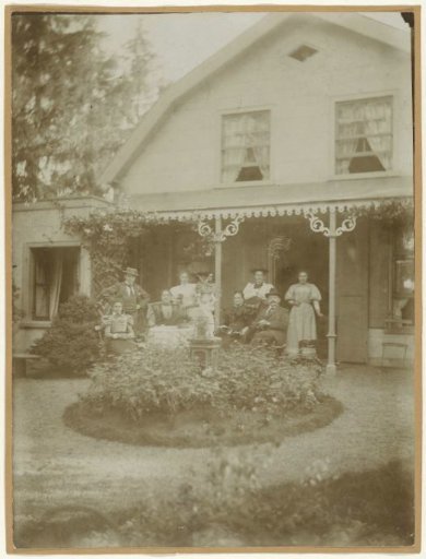 Family Portrait in Front of Huis te Vraag in Amsterdam