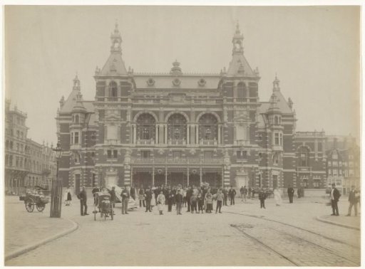 People in front of the city theatre at the Leidseplein, Amsterdam