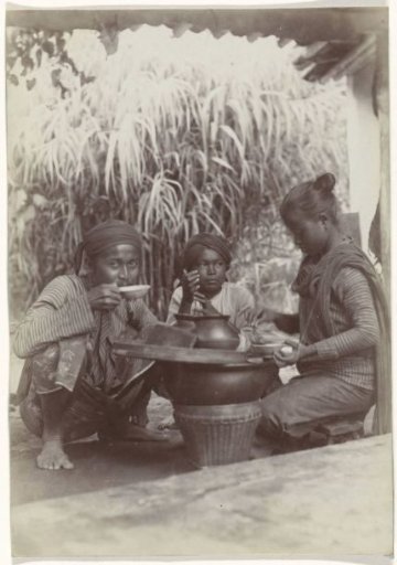 Contract workers eating and drinking squatting
