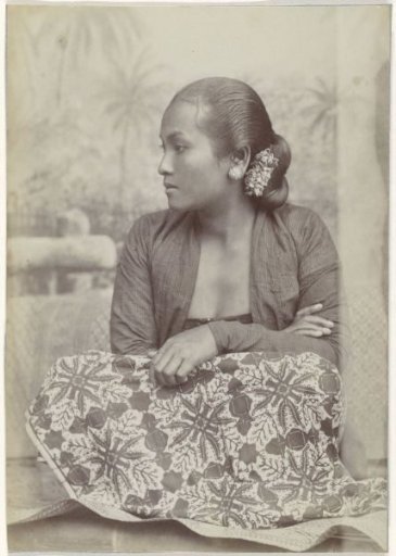 Studio portrait of an unknown Javanese woman