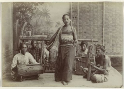 Studio portrait of musicians with a dancer (ronggeng), Java