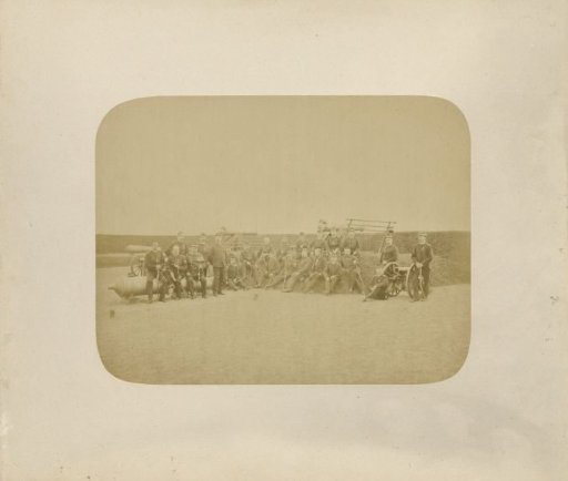 Group portrait of unknown KNIL officers in Ambon