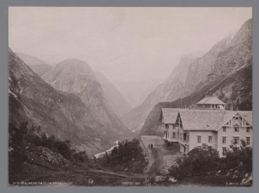 View of the Stalkheim hotel in the Nærøyfjord