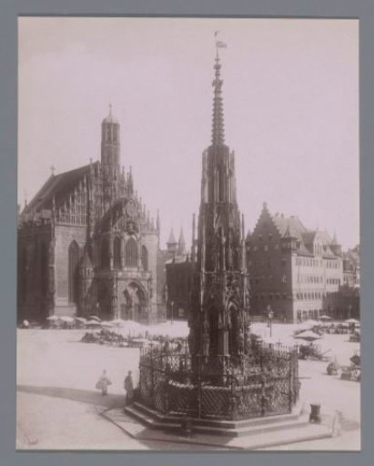 Schöner Brunnen on the Hauptmarkt in Nuremberg