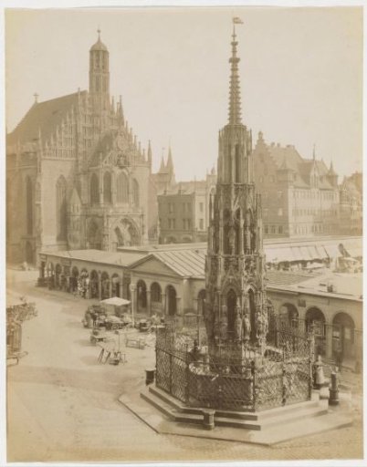 Schöner Brunnen on the Hauptmarkt in Nuremberg