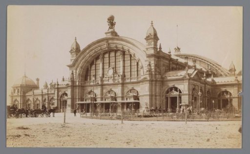 View of the station building of Frankfurt am Main