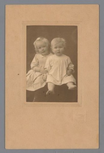 Portrait of Lieke and Ada Koopman