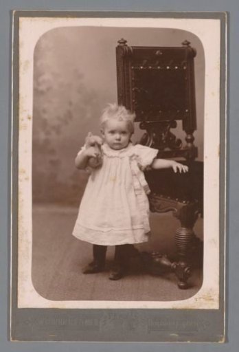 Portrait of Annie Mulder with a toy animal