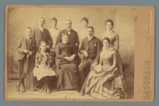 Family portrait of the Elst-den Bant family