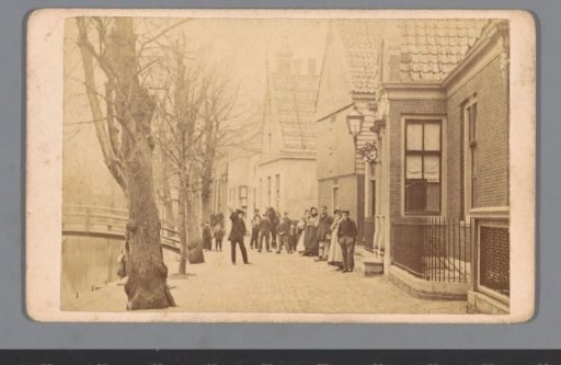 A group of people on the Lagedijk at Zaandijk
