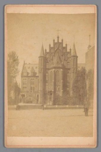 View of the Gezellenhuis on the Stadhouderskade in Amsterdam