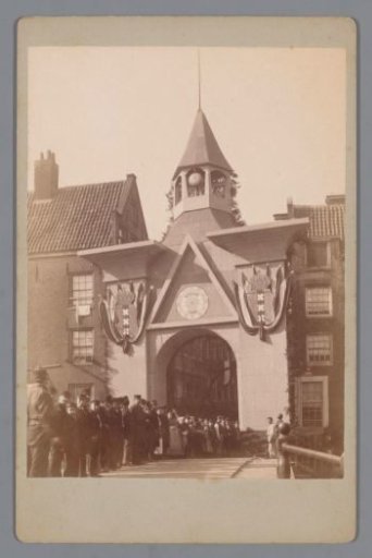 View of the gate at the entrance to the Valkenburgerstraat in Amsterdam