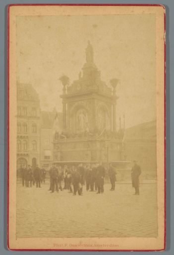 Decoration of 'Naatje' on the Dam on the occasion of the seventieth birthday of King William III, Amsterdam, April 1887