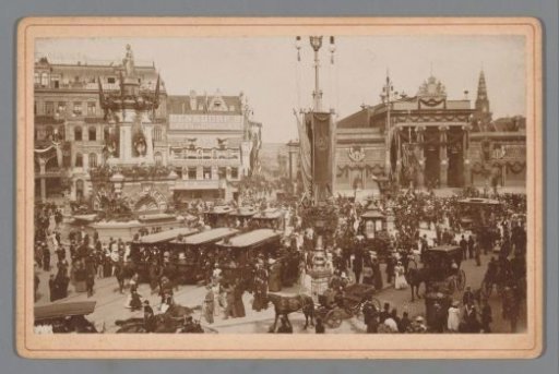 View of the Dam and the Zocher Exchange during the inauguration festivities of Wilhelmina, 5 to 9 September 1898