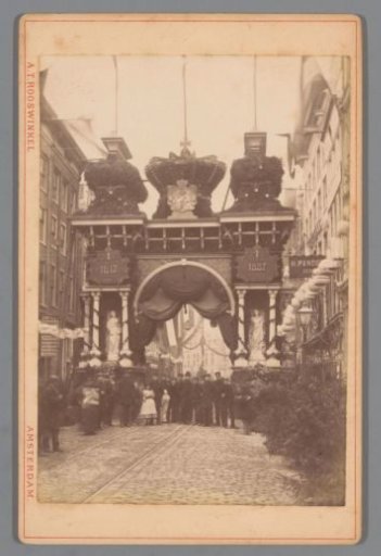 Group of people on the Reguliersbreestraat in Amsterdam during the April Festivals in 1887