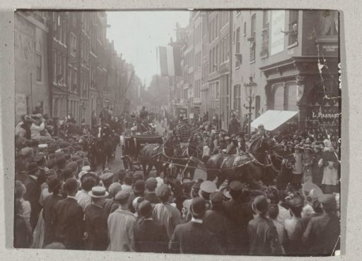Ride of Queen Wilhelmina and Prince Hendrik to the Wester Sugar Refinery in Amsterdam