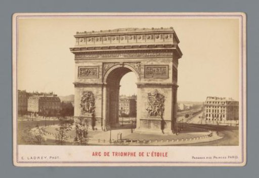View of the Arc de Triomphe in Paris