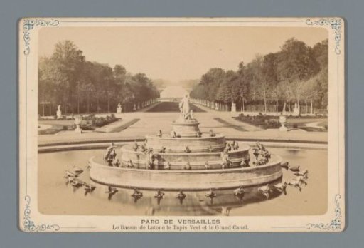 View of the gardens of Versailles with fountain