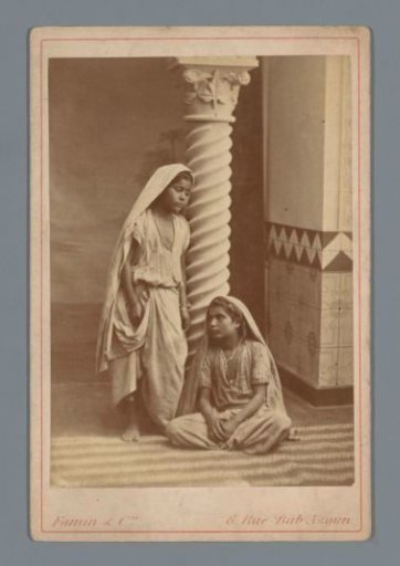 Two children before a pillar