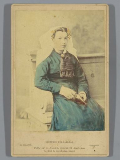 Portrait of an unknown woman with headdress according to the costume of Zierikzee, Zeeland
