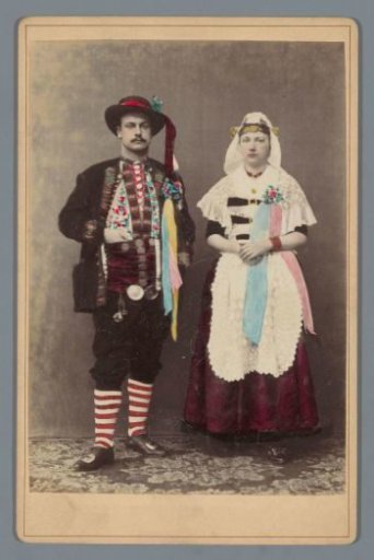 Portrait of an unknown woman and man, probably in the costume of Zuid-Beveland