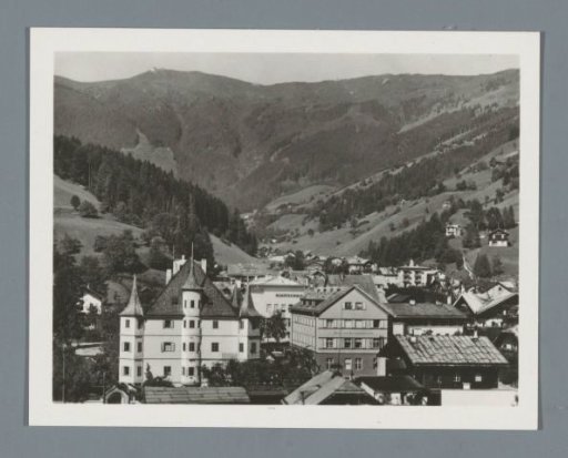 View of Schloss Rosenberg in Zell am See