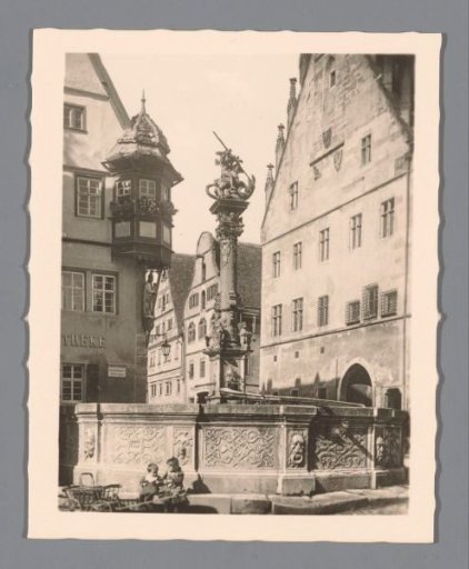 View of the Georgsbrunnen in Rothenburg ob der Tauber