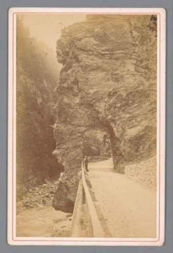 View of a mountain road in the Taminakloof